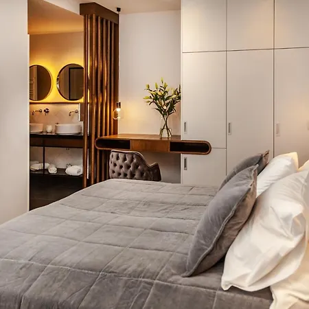 Eye Luxury Suites Hotel 3*
