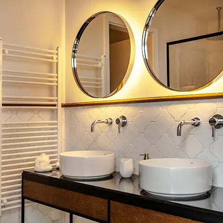 Eye Luxury Suites Hotel 3*