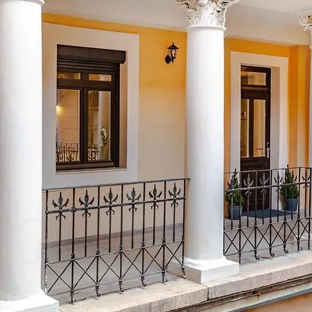 Eye Luxury Suites Hotel
