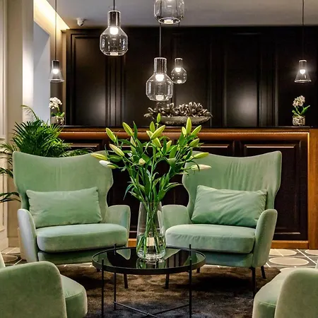 Hotel Eye Luxury Suites
