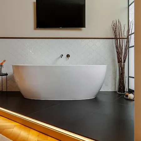 Eye Luxury Suites Hotel 3*