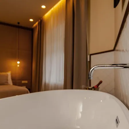 Hotel Eye Luxury Suites 3*
