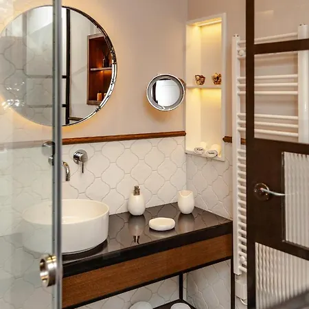 Eye Luxury Suites بودابست